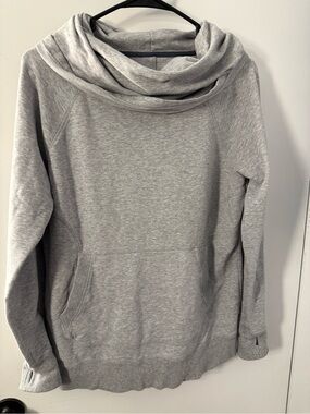LL Bean Womens M Cowl Neck Sweatshirt Thumbholes Kangaroo Pocket Tunic Pullover